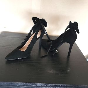 Bow tie heels